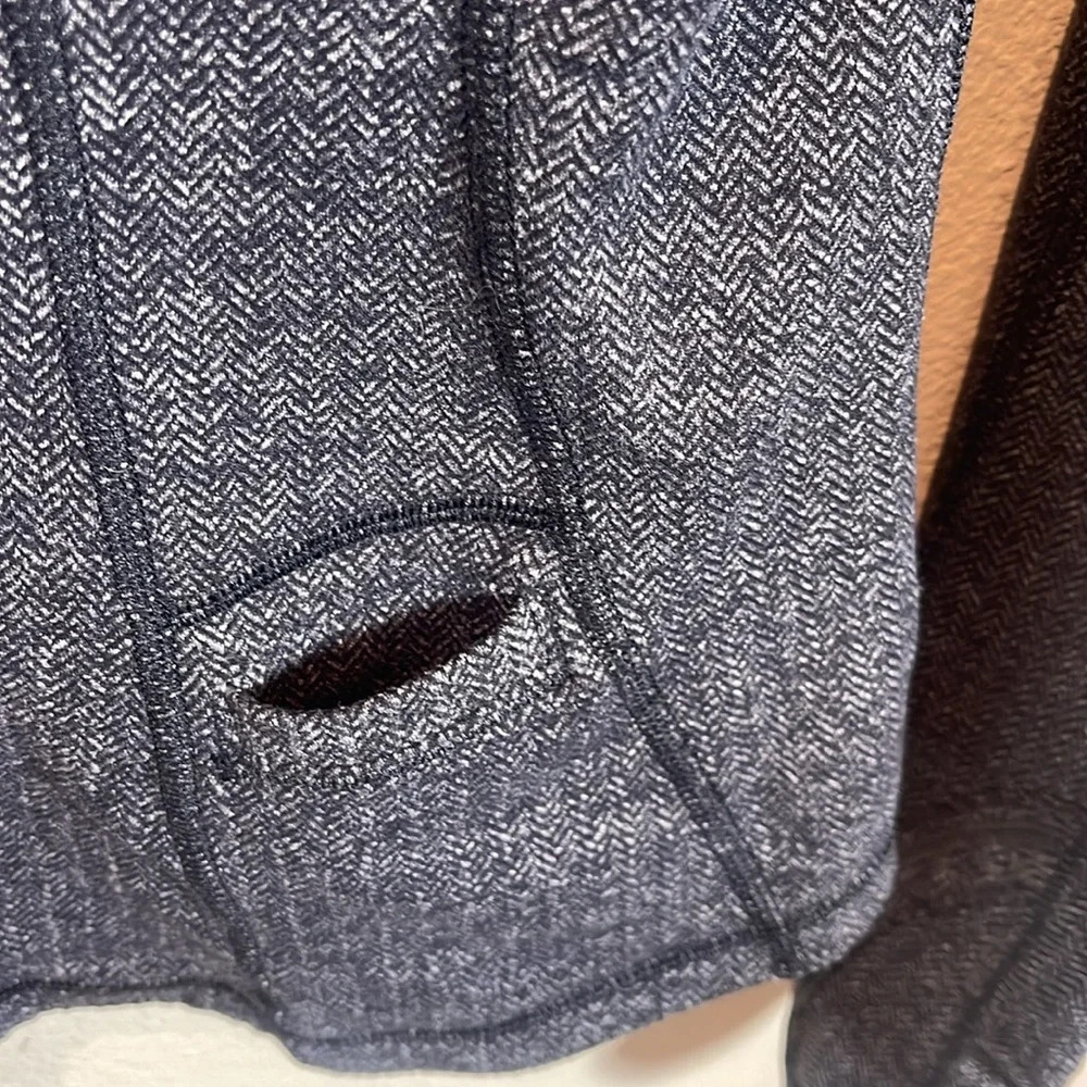 Lululemon Run: U-Turn Pullover Black / Heathered Coal size 8 - Picture 6 of 9